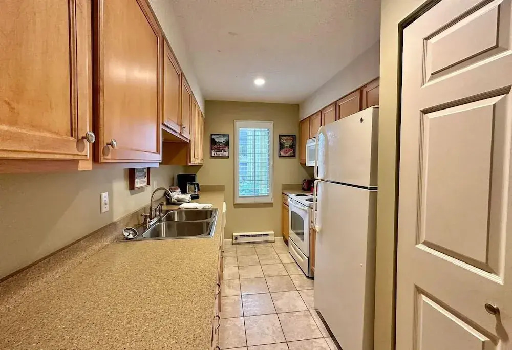 Charming 1BDR Condo w Golf Course View