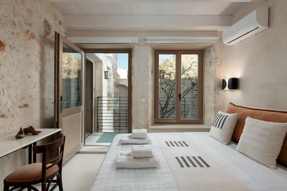 Sutor Chic Manor
