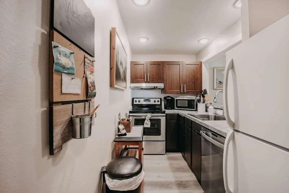 45sw - Fireplace - Dishwasher - Washer/dryer - Sleeps 4 1 Bedroom Condo by RedAwning
