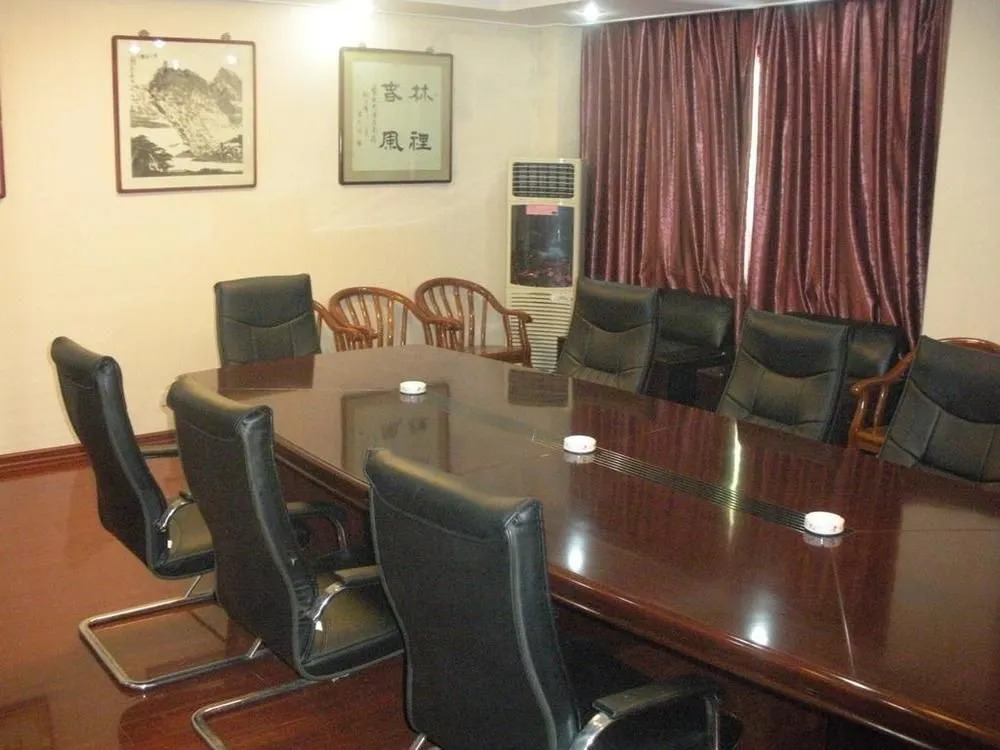 Homeinn Business Hotel (Jinan Red Star Macalline Lishan Road Subway Station)