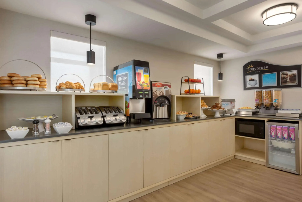 Days Inn by Wyndham Toronto West Mississauga