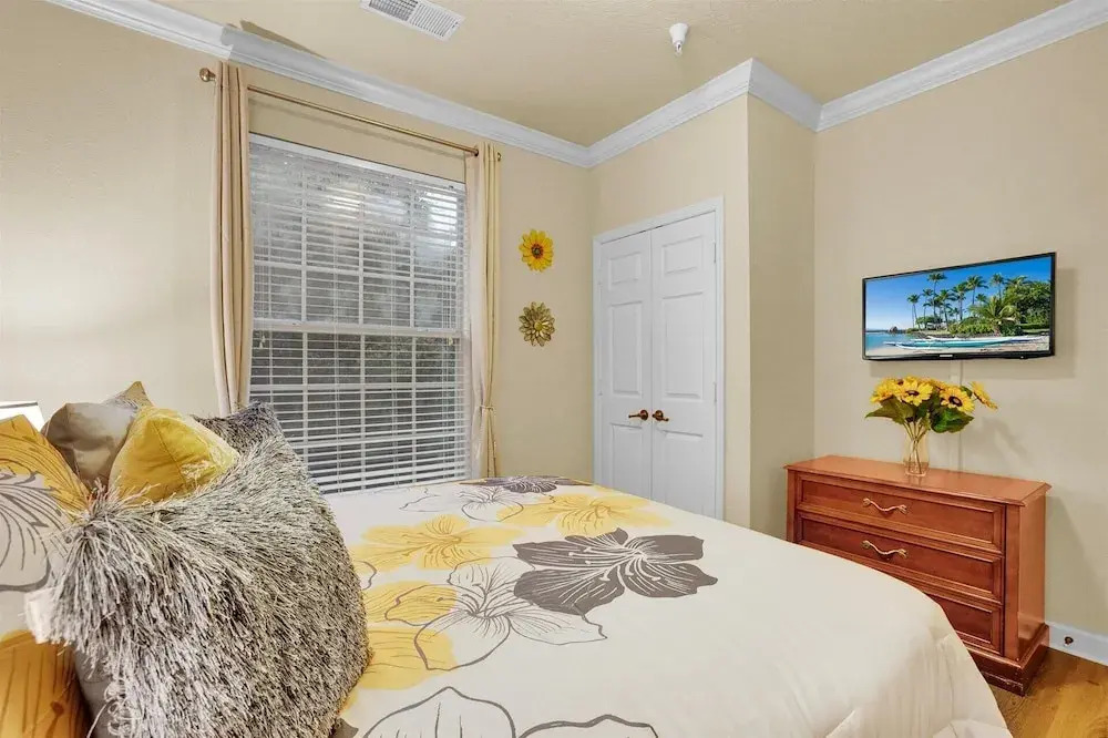 Tuscana Resort 3 Bedroom Condo Clubhouse Access 8 Miles to Disney
