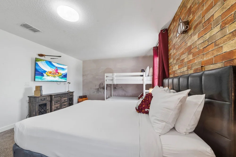 GIANT Villa wPrivate Pool&Spa, Game Room, & More