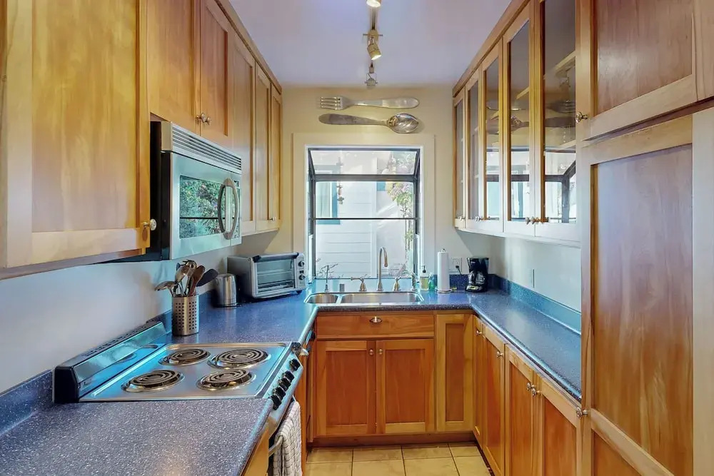 Stroll to Shore: Stinson Beach Gem w/ Hot Tub