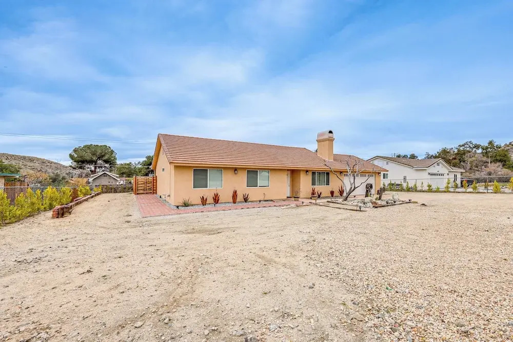 Updated Abode: 22 Mi to Joshua Tree National Park!