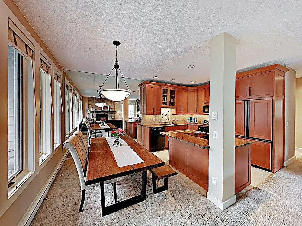 New Listing! W/ Pool -- Walk To Ski Lift 3 Bedroom Condo