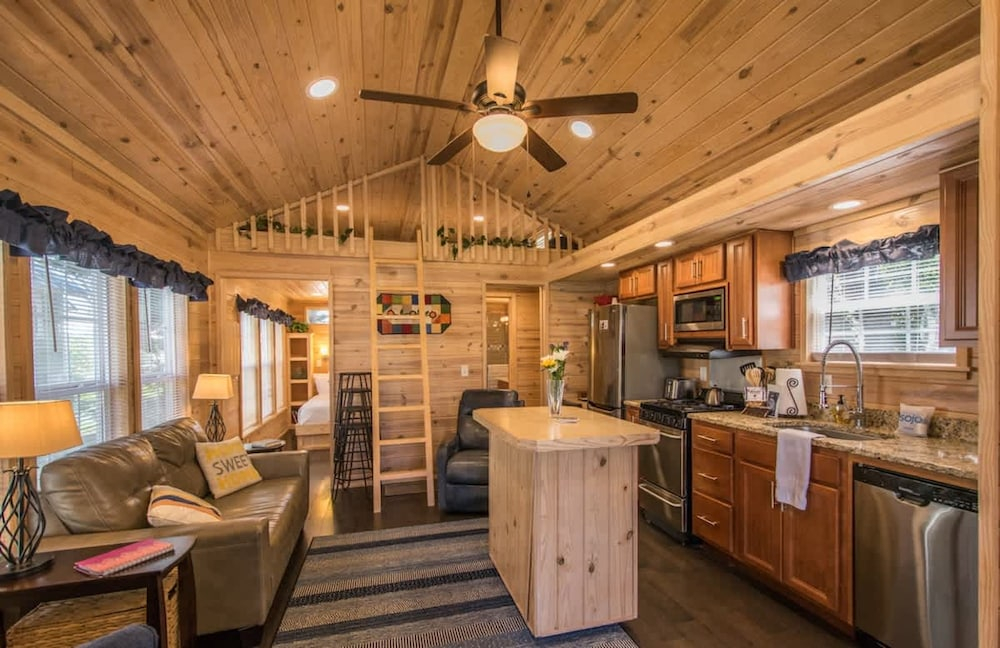 Lakeview 2BR Tiny Home Near Trails Pool Bocce