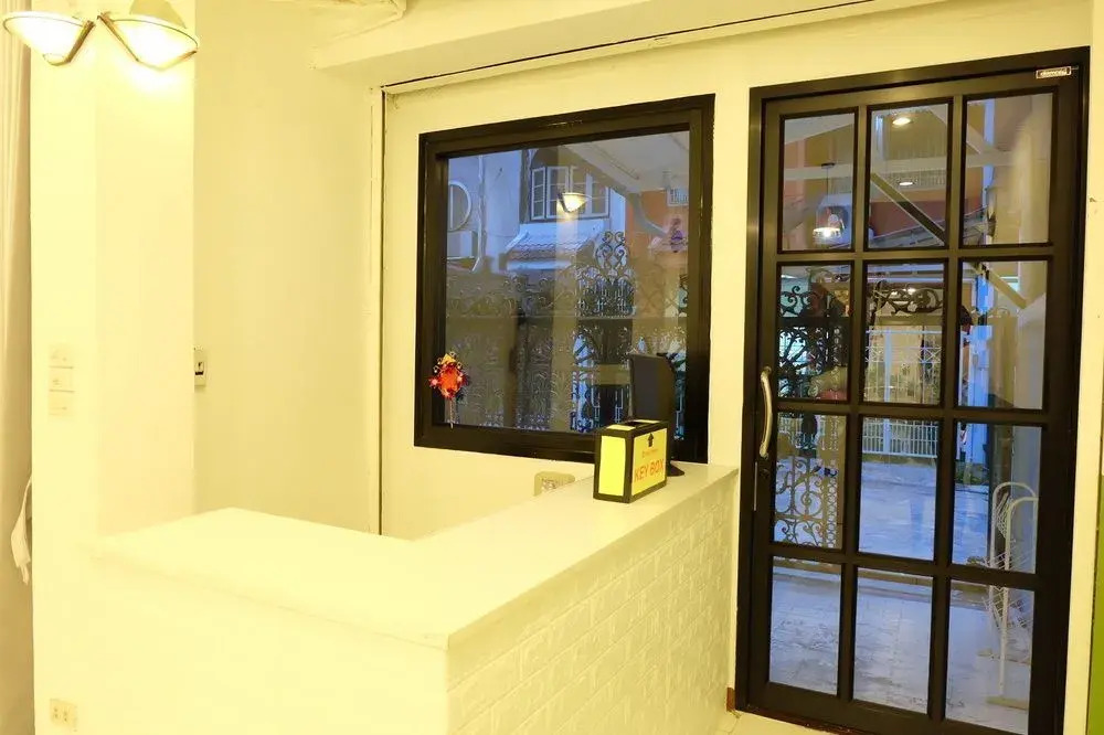 Manii Hostel Asoke