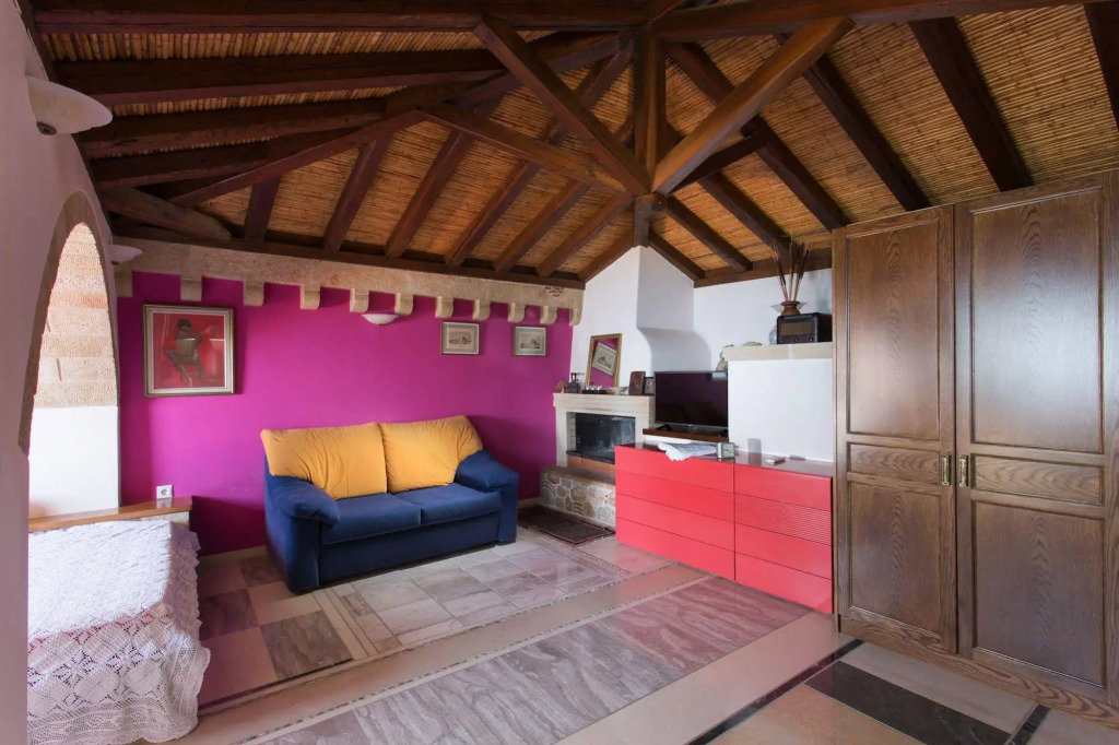 Aktaion Hotel