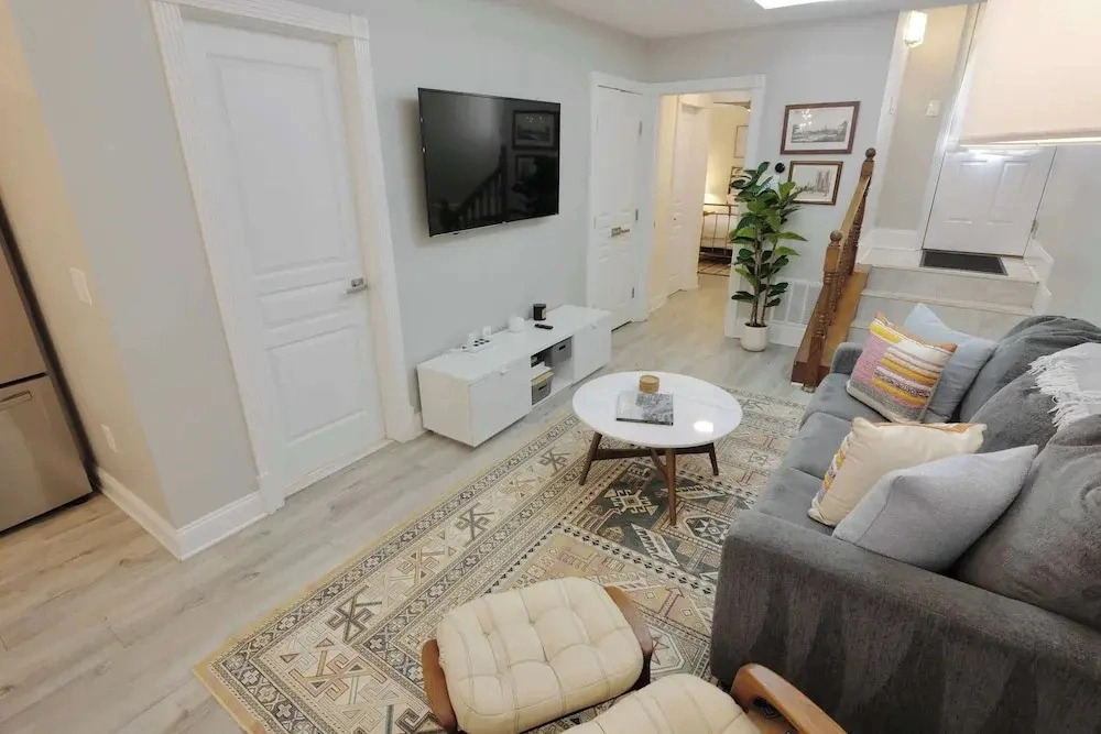 Stellar Stay Near Metro + Parking