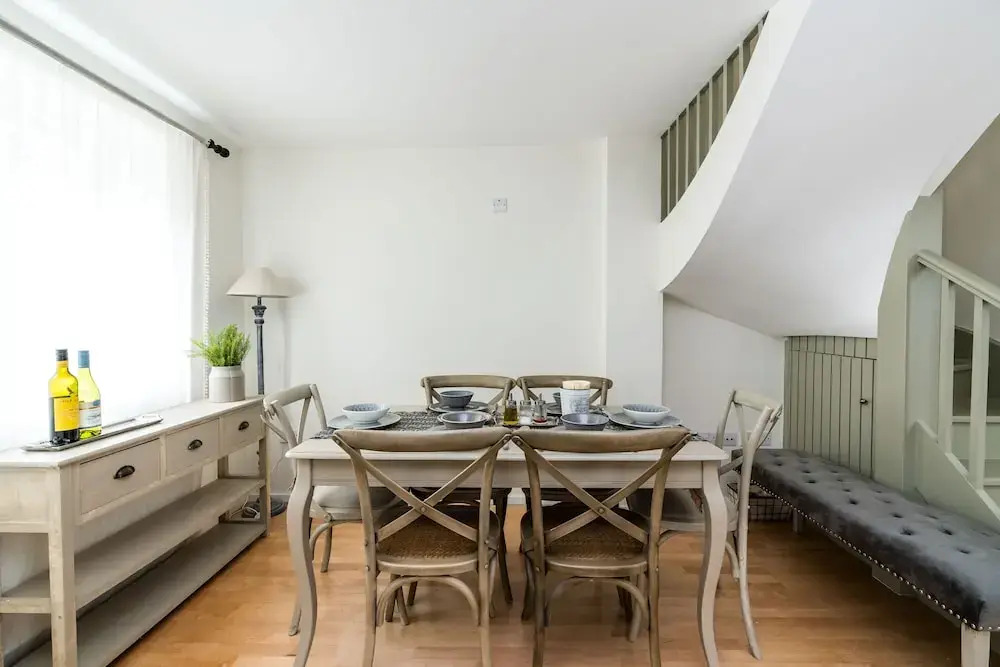 3BD Mews House with Courtyard in Kew