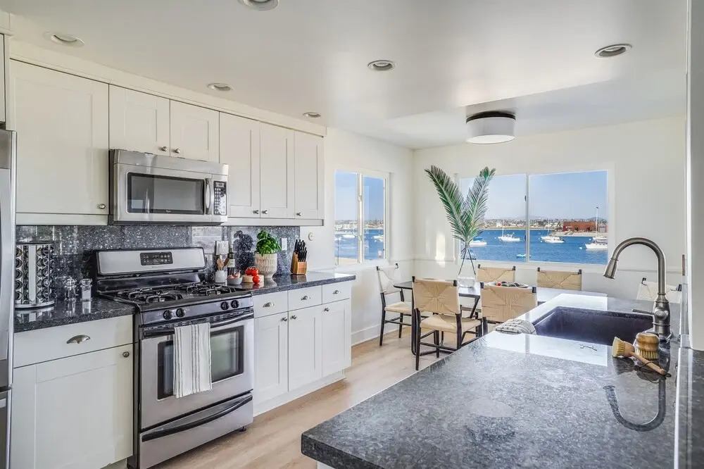 Bay View Buyout B by Avantstay Mission Beach Home on the Sand Sleeps 16