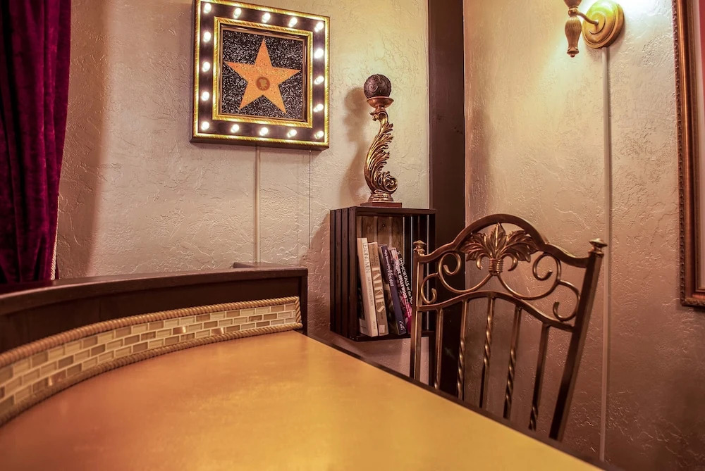 The Anniversary Inn - Logan