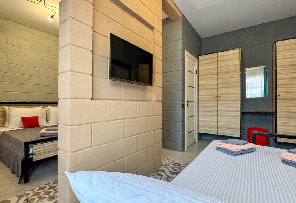 "Aquarius Hotel"