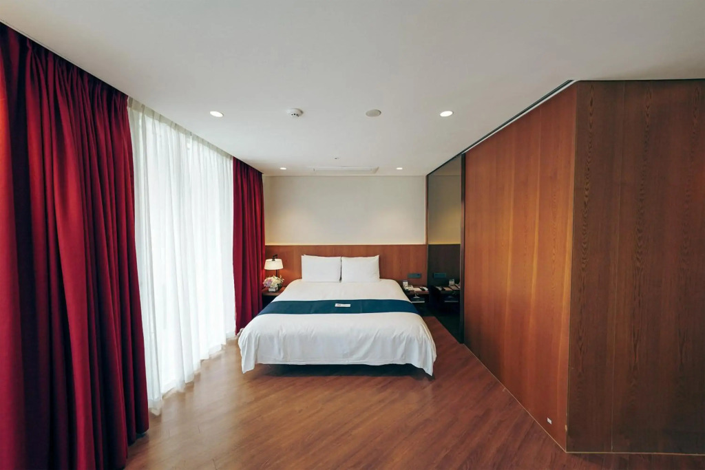 Hotel Sirius