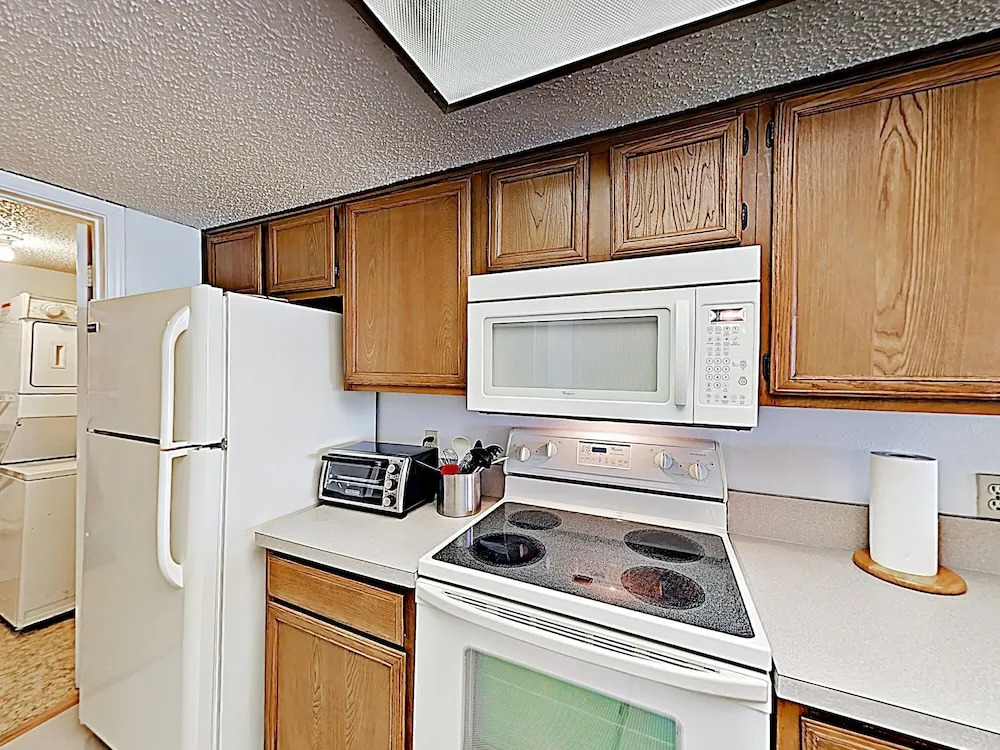 New Listing! Charming Coastal W/ Beach Views 2 Bedroom Condo