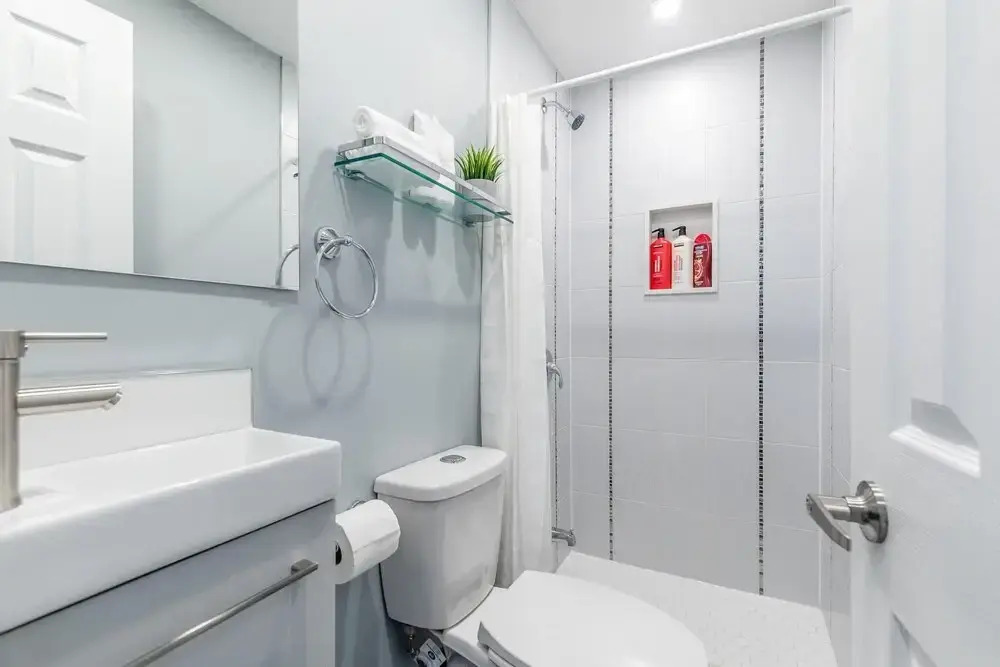 Bright and Spacious - 3BR Apt With Netflix - Near High Park