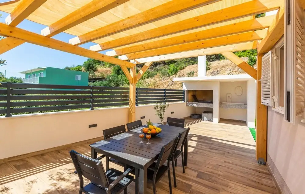 Awesome Apartment in Podstrana With Outdoor Swimming Pool, Wifi and 3 Bedrooms