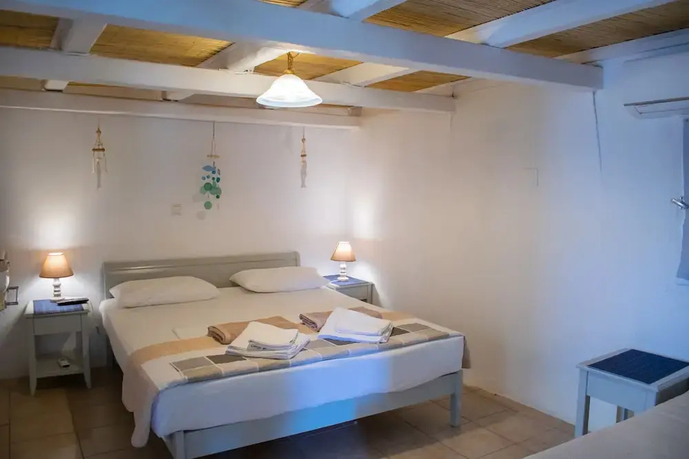 Cozy Studio for 2 Guests With 1 Child or 3 Adults - Walking Distance to Beach