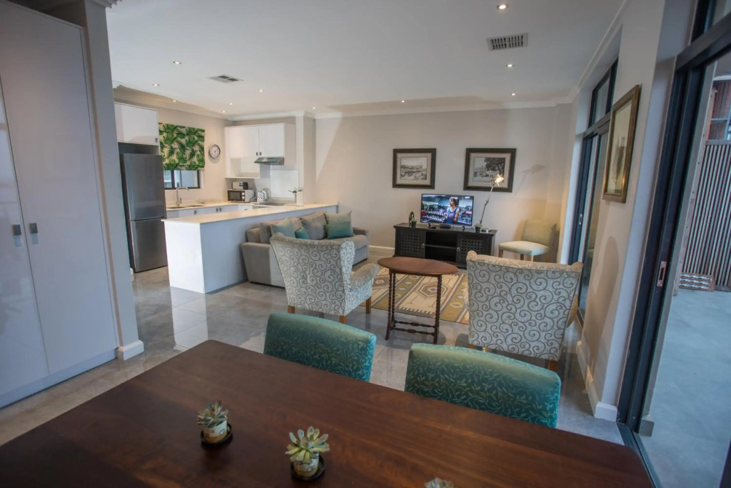 uSHAKA WATERFRONT - PENTHOUSE PLUSH PERFECTION