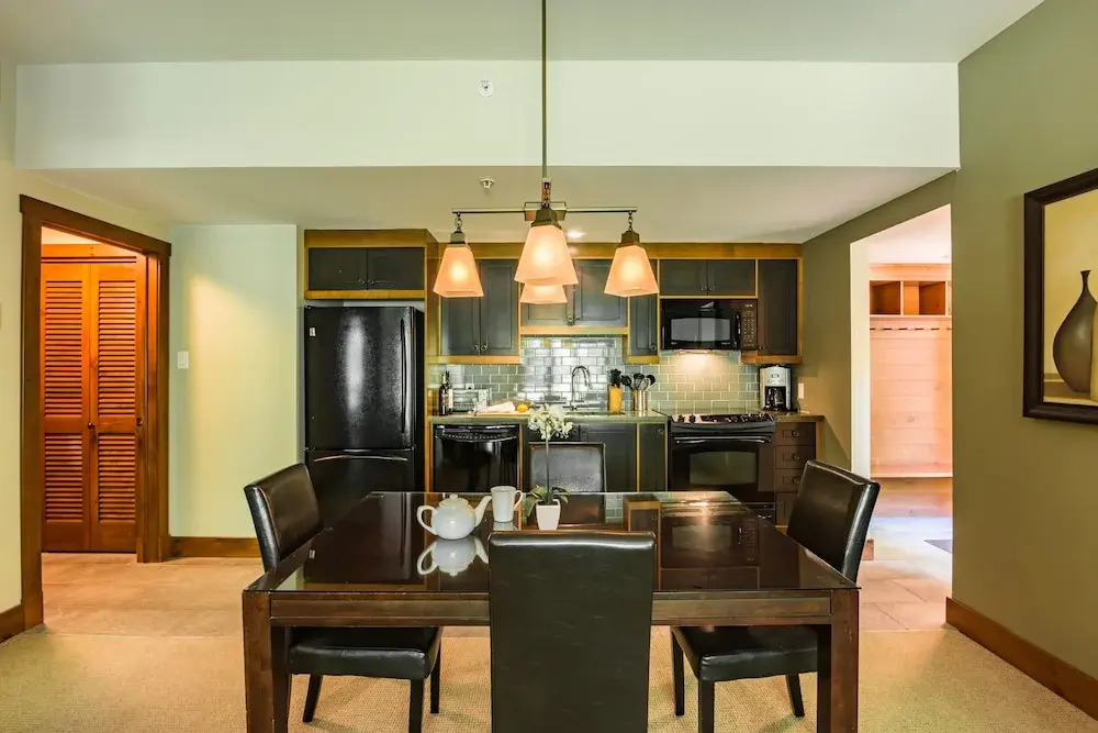 Cozy Lodge in the Mont Tremblant Ski Village