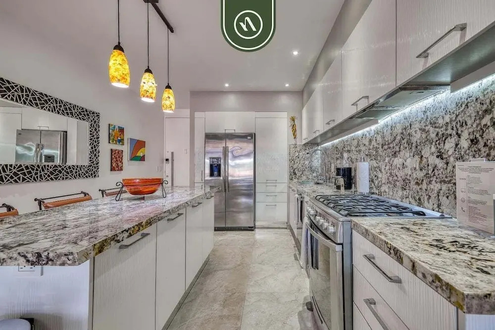 Stunning 2 BR Condo in Romantic Zone - Pool
