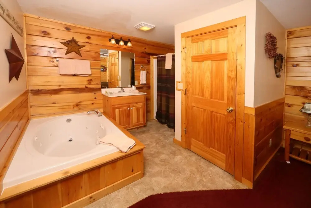 Hugs n Kisses 1 Br cabin by RedAwning