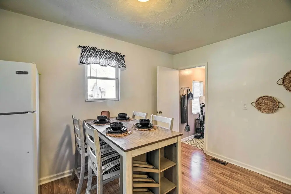 Pet-friendly Charleston Home w/ Fenced Yard!