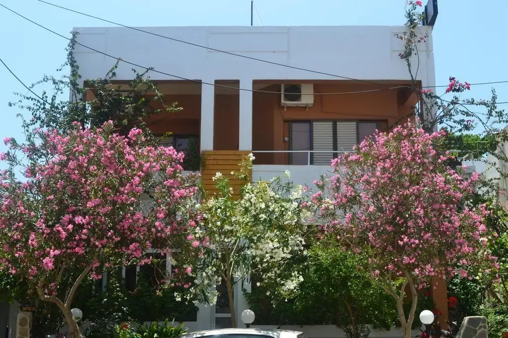 Manos Apartments