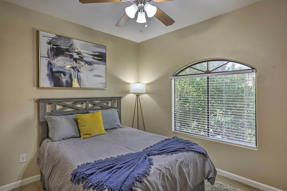 Dog-friendly Condo w/ Pool & Hot Tub in Phoenix