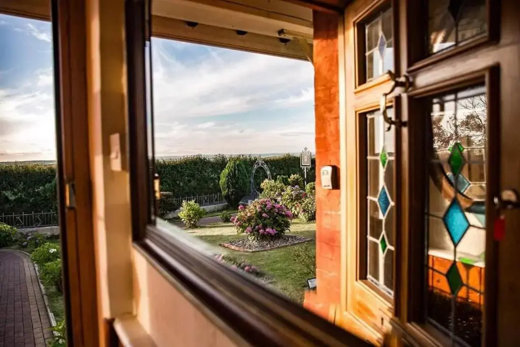 Kings Acre spacious 4 bed with Breath-taking views