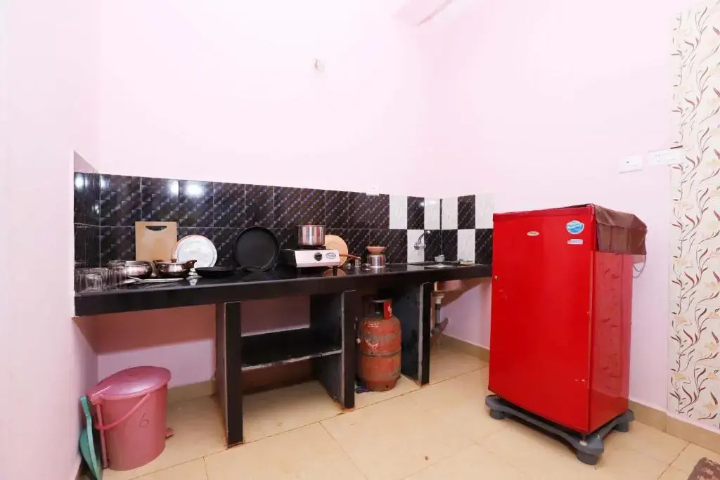 Morjim Sunset Hotel - 300 Meter to Morjim Beach with Pool & Kitchen Apartments