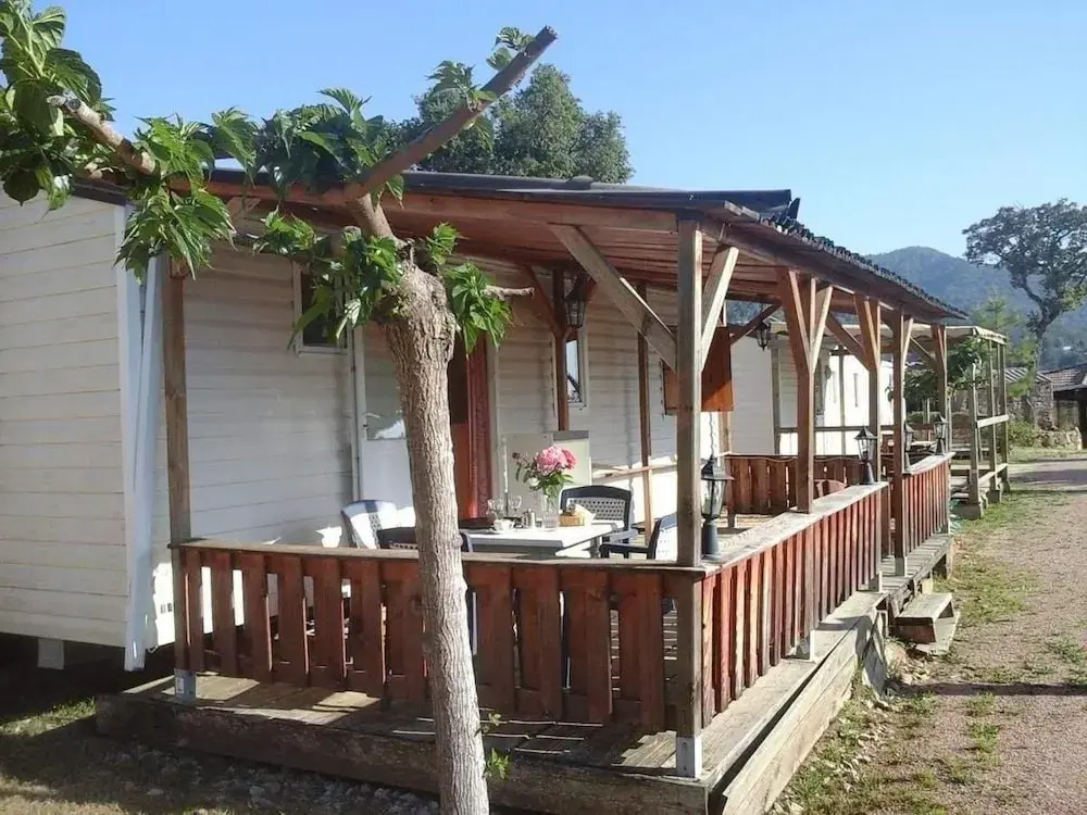 Mobile Home A Saliva