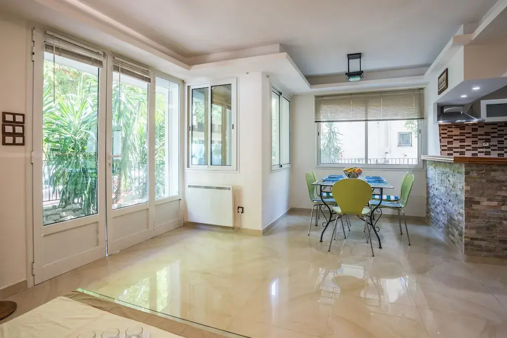 2 BDRM flat with 260m2 garden-Congress/Beaches by Weekome