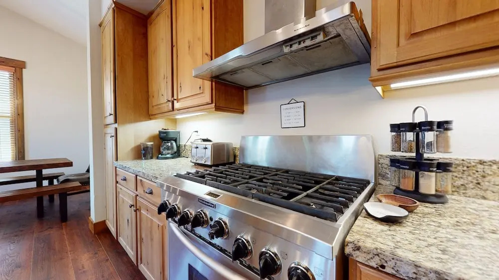 Snowcreek VI The Lodges 1127 3 Suites, Spacious with Mountain Views, Private Garage and Washer Dryer by RedAwning
