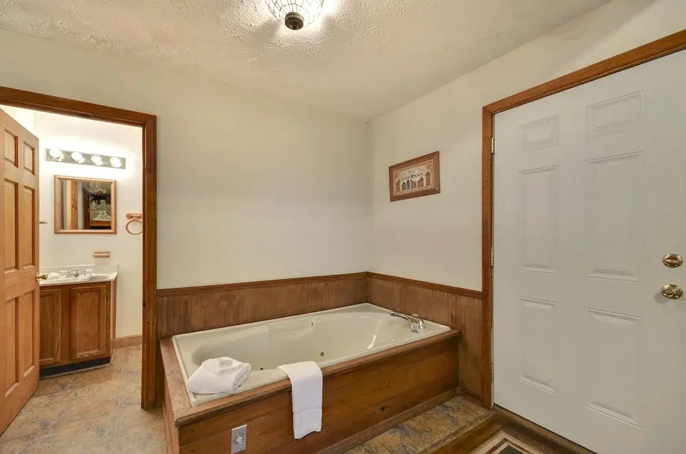 The Honeymooner 1 Bedroom Cabin