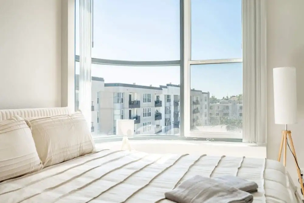 Sleek Marina Den, Central, Gym, Pool, King Bed