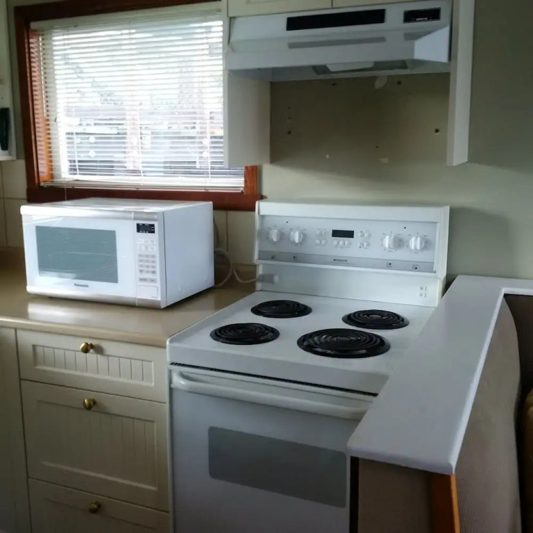 Pink Dishrack Floating Cottage