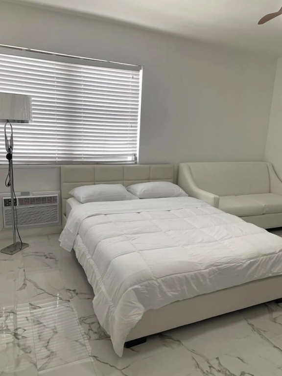 Cozy 1 Bedroom Beach Apartment, Walk to Miami Beach