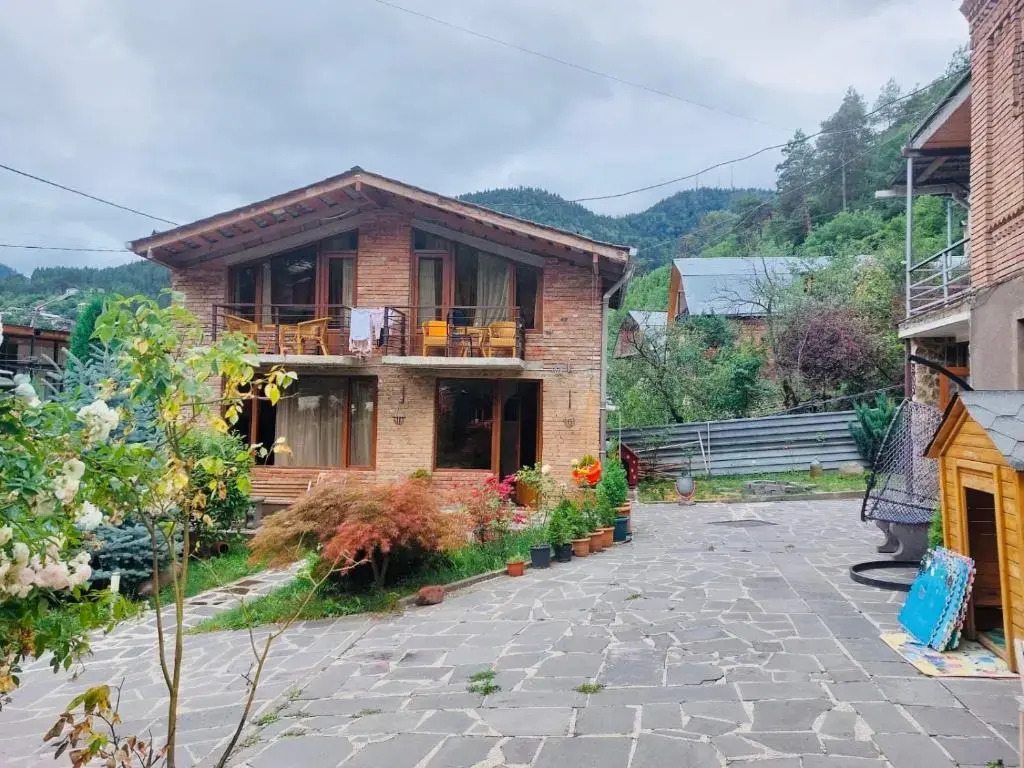 ბორჯომი საოჯახო სასტუმრო "გიომანი" Borjomi Guest House "GioMaNi" დასვენება ბორჯომში "GioMaNi"