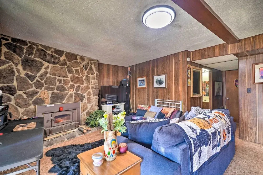 Mtn-View Cabin w/ Deck: 5 Mi to Gatlinburg