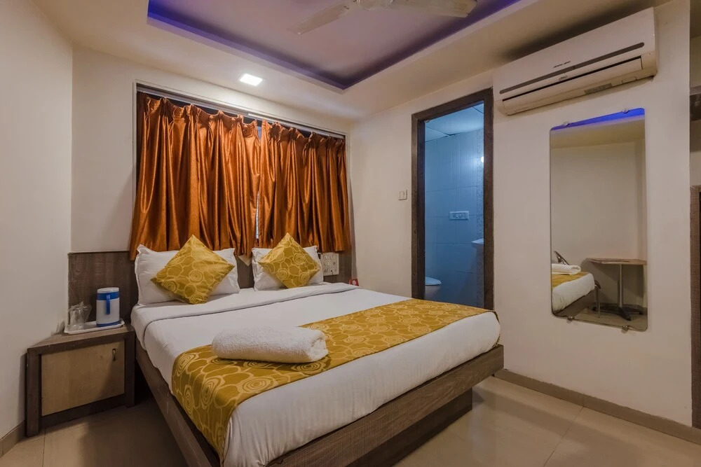 OYO 8311 Hotel Galaxy Residency