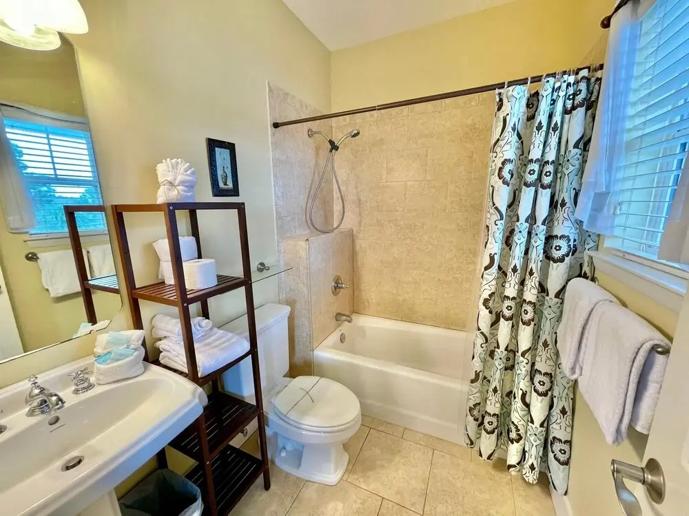 Mills Seaview Cottage by Forehand Rentals