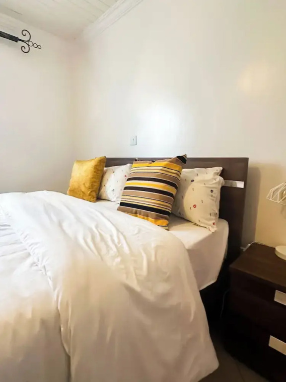 Spacious 4-bedroom with a pool