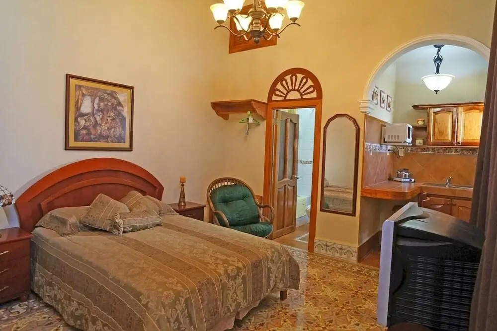 Marquez De Liz 1: Colonial Suite, Balcony, Havana