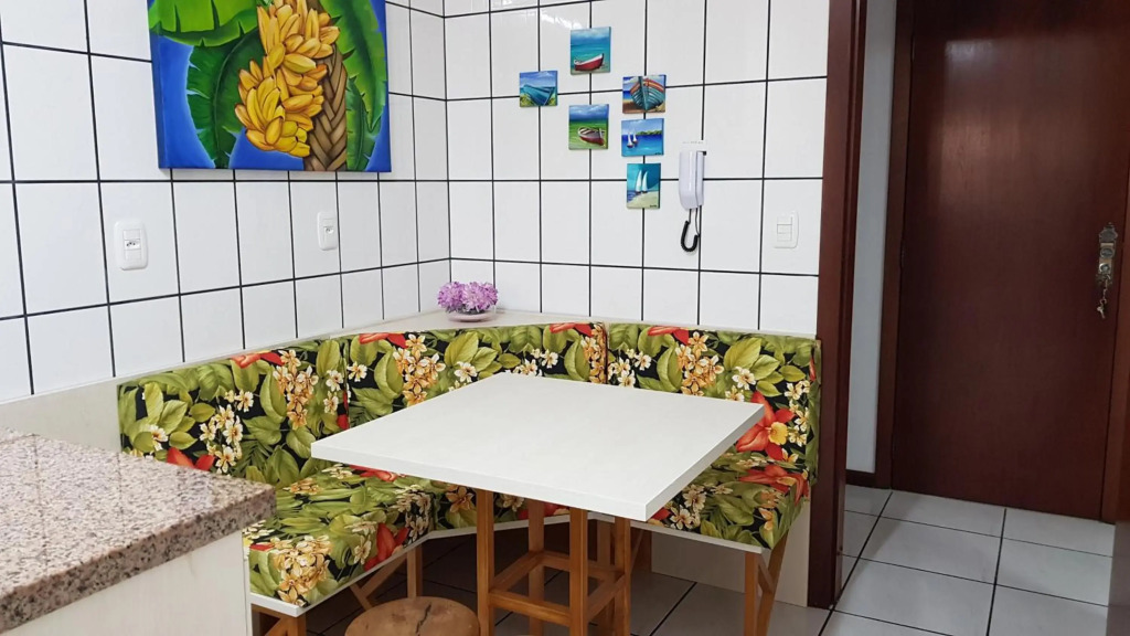 Apto em prédio frente mar, Meia Praia Itapema, 3 dorm, conforto para 8 pessoas