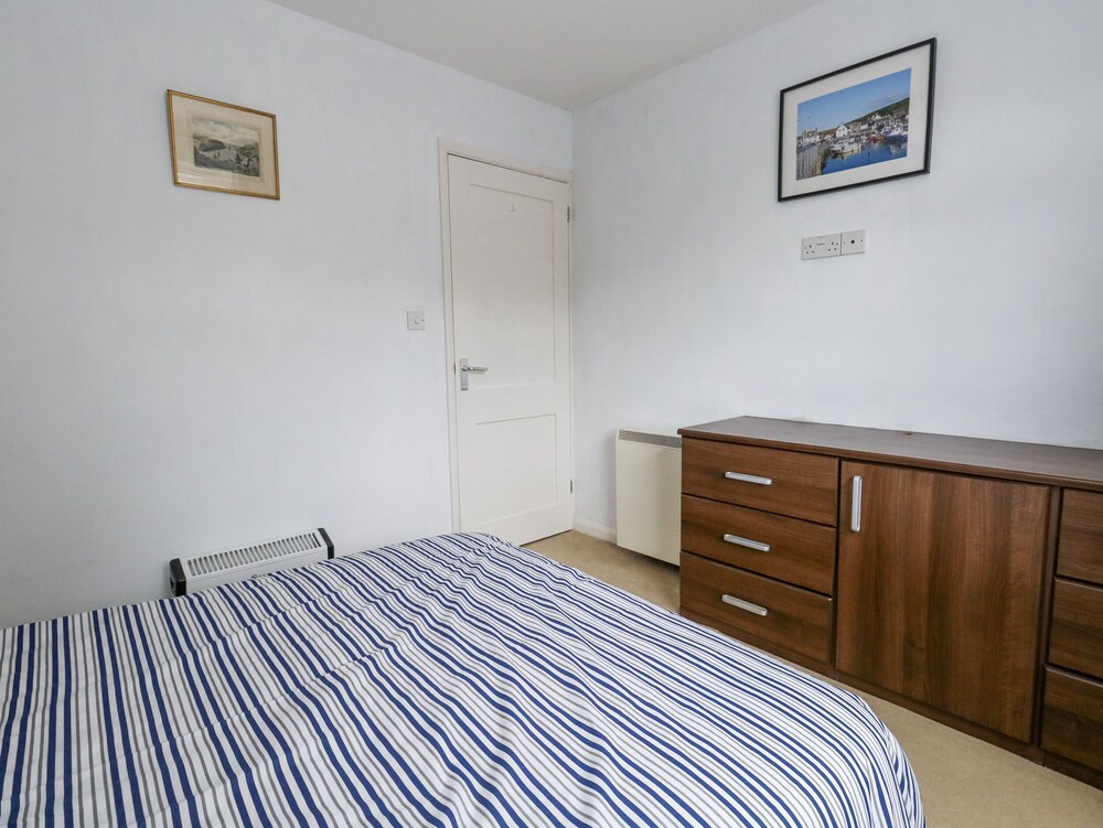 Beachcombers, 13 Chesil House