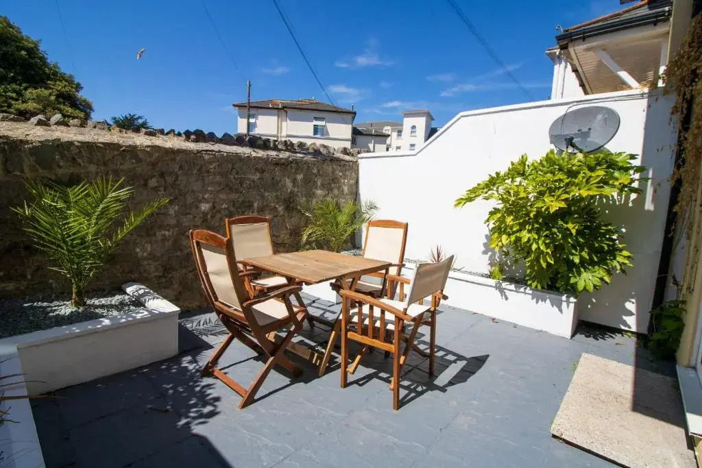Laurels- 3-beds, Parking, Short Walk to Beach