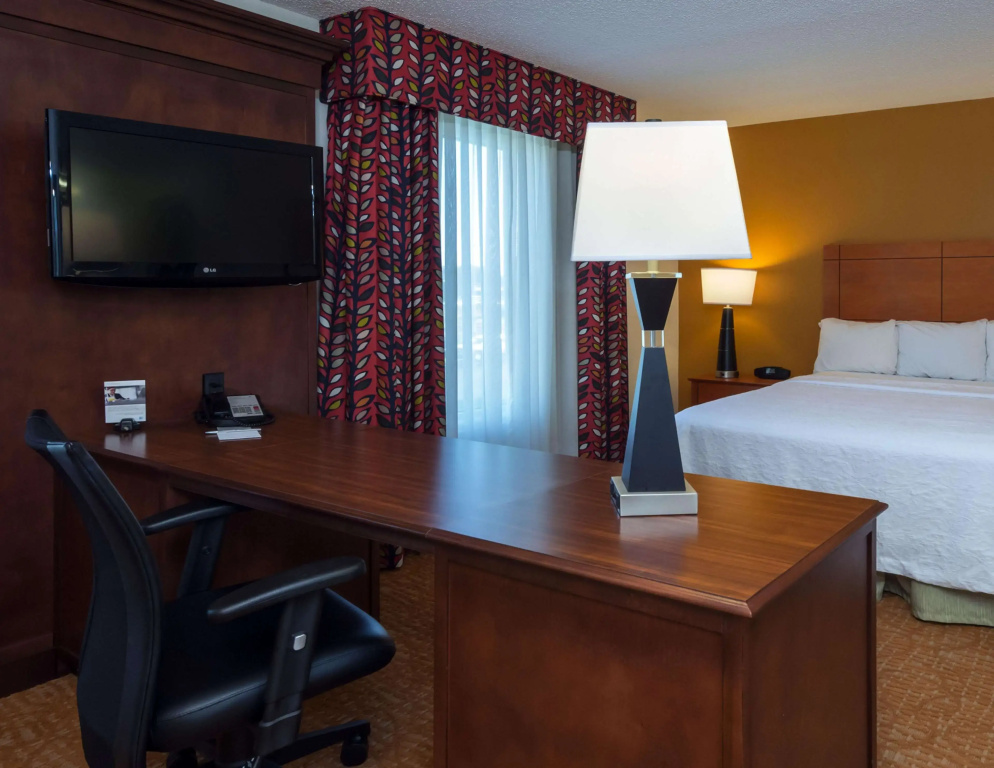 Hampton Inn & Suites Mobile I-65@ Airport Boulevard