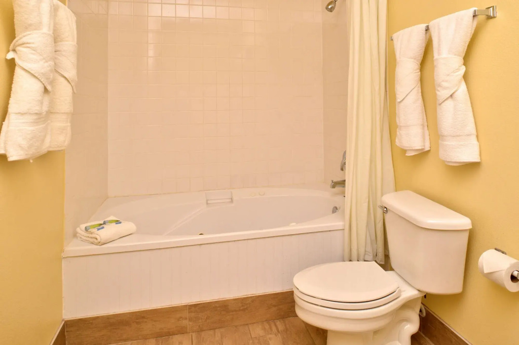 The Island Hotel Near Beach Port Aransas